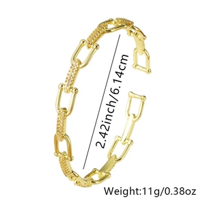 Detail view of gold heart bracelet with dimensions 2.42 inch and 11g weight information