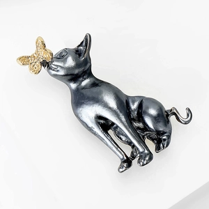 Charming gunmetal cat and gold butterfly enamel brooch pin for women clothes decor