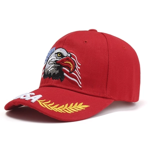 Gorra de béisbol roja clásica con bordado de águila de EE. UU. y corona de laurel