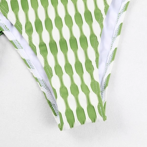 Détail du tissu à texture nid d'abeille rayé vert et blanc avec doublure blanche respirante