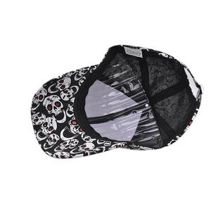Klassische schwarze Baseballkappe mit weißem Totenkopf-Print und Polyestergewebe