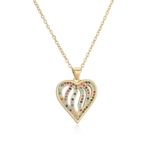 Collier pendentif cœur plaqué or 18 carats avec pierres de zircone cubique colorées