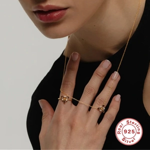 925 sterling silver golden fox ring and necklace set with sparkling crystals on a model