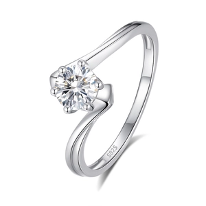 925 silver ring featuring a round Moissanite stone at a 45-degree professional angle