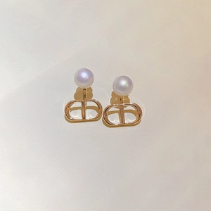 Elegant gold letter D earrings with pearls for women in a chic and minimalist style