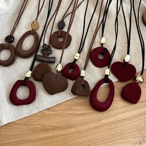 Retro flocked resin pendant necklace set in burgundy and brown for autumn winter