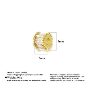 Détail macro de perle en cuivre avec zircone et plaqué or 18K pour bijoux DIY