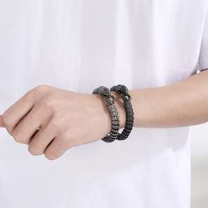 Bracelet pour homme en acier inoxydable avec motif écailles de serpent sur le poignet