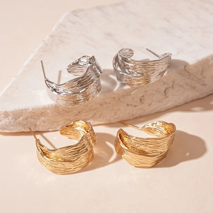 Minimalist double-layer textured C-shape hoop earrings in gold and silver metal finishes