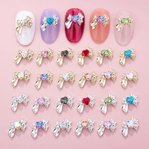 Ciondoli Per Nail Art In Lega 3D Fiocco Con Strass A Cuore Decorazione DIY Accessori Manicure Metallo Lucido Gemma