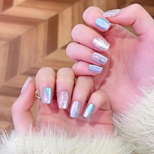 Faux ongles mermaid aurora cat eye avec texture de coquillage bleu et argenté