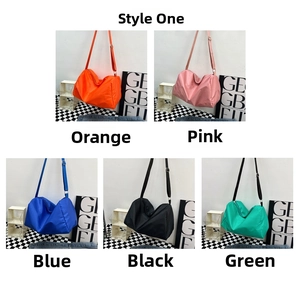 Grandi borse da viaggio in nylon in cinque colori con tracolla regolabile in tessuto