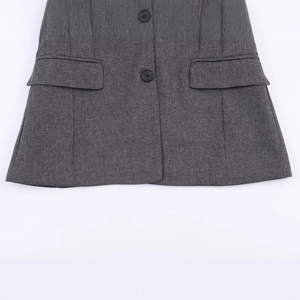 Giacca blazer grigia slim fit effetto pelliccia sintetica con revers e tasche a pattina