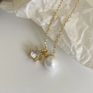 Minimalist 925 silver gold necklace with white pearl and sparkling cubic zirconia pendant