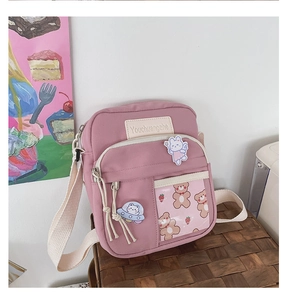 Sac bandoulière en toile rose avec fenêtre PVC et broches animaux mignons