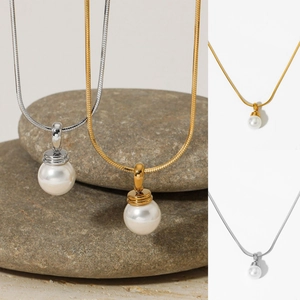 Elegante Collana Con Ciondolo In Perla Artificial Di Conchiglia Acciaio Inossidabile Catena A Serpente Placcatura Sottovuoto Gioielli Da Donna