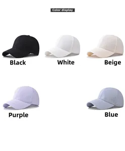 Dettaglio dei cappellini da baseball in tessuto testurizzato nei colori nero, bianco e beige