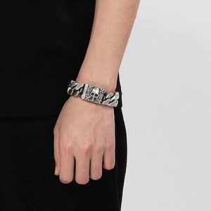 Men's silver-toned stainless steel Cuban chain bracelet with 3D skull and crossbones clasp