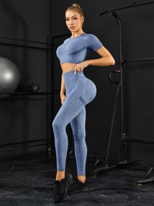 Damen Yoga-Set in Blau mit nahtloser Leggings und kurzem Sportoberteil aus Nylon