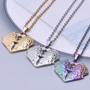 Pendentifs cœur rétro en or, argent et arc-en-ciel avec gravure florale élégante