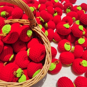 Handmade Crochet Apple Keychain Red Fruit Milk Cotton Yarn Simulation Bag Pendant Bouquet Accessory Gift Cute