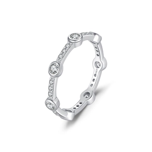 Exquisite S925 sterling silver geometric eternity ring with sparkling cubic zirconia