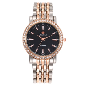 Vue détaillée de la montre Grealy à quartz avec bracelet bicolore et lunette diamantée
