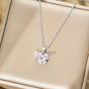 Titanium stalen hartvormige Saturnus hanger ketting met zirkoon kristallen voor dames