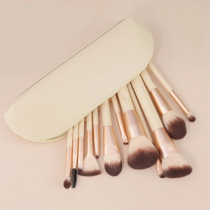 Set di 13 pennelli da trucco con ghiere in oro rosa e pochette in pelle crema
