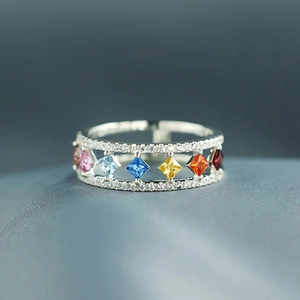 Regenboog dubbellaagse ring met geometrische kleurrijke stenen en zirkonia pavé