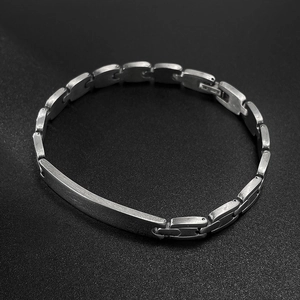 Macro view showing the polished stainless steel curved plate and H-shaped link chain design