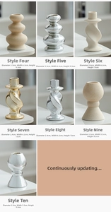 Dettaglio di portacandele moderni in ceramica con finiture beige, oro e argento