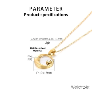 Detailoverzicht van gouden zon maan ketting met exacte afmetingen en schelpinlegsel