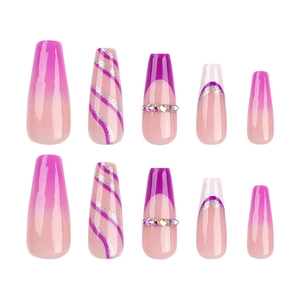 Faux ongles dégradés violet français avec paillettes argentées et strass multicolores