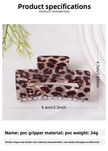Détail de la pince à cheveux léopard de 8,4 cm en PVC montrant la taille et la structure