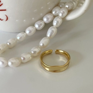Minimalist S925 sterling silver wavy open ring with adjustable matte gold finish