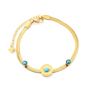 18K vergoldetes Schlangenkette-Armband mit Türkis-Sonnenanhänger auf weißem Grund