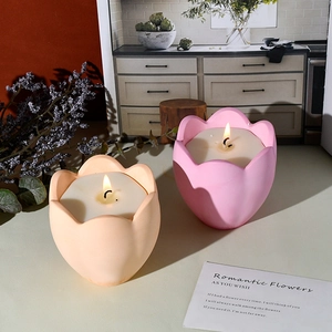 Set de velas aromáticas con forma de tulipán y acabado mate para decorar el hogar