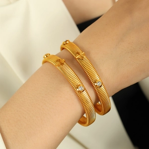 Snake chain clover bracelets in 18k gold plated titanium steel with sparkling crystals