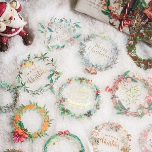 Autocollants de Noël en PET avec dorure, couronnes et baies sur fond de neige