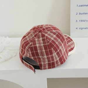 Retro plaid children's baseball cap in red and beige tweed with adjustable strap