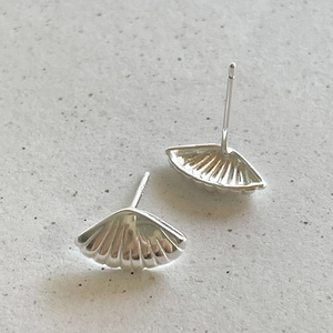 Minimalist 925 sterling silver shell stud earrings with radiating leaf texture on stone