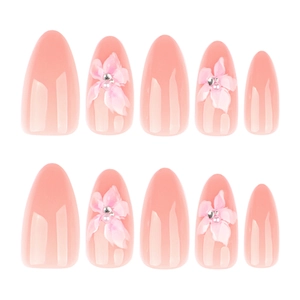 Unghie finte a mandorla 3D rosa pesca con eleganti decori floreali e strass