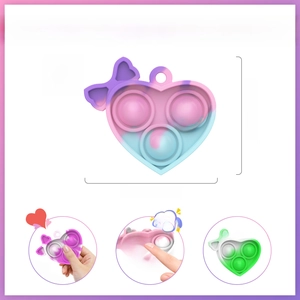 Detailed size specifications and usage demonstration of mini heart pop fidget toys