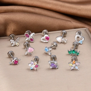 Set de 12 piercings d'oreille en acier inoxydable avec zircons colorés en forme de cœur