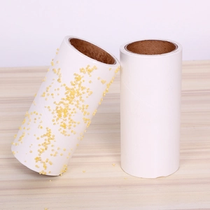 Stark klebende Fusselrollen-Ersatzrollen auf weißem Papier für effektive Reinigung