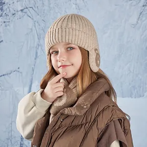 Set invernale bambini berretto e sciarpa in maglia con orsetto nei toni beige e marrone