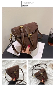 Detalle de un bolso de silla marrón mate con una elegante hebilla de cinturón dorada