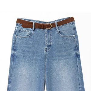 High-waisted wide-leg cropped jeans in blue denim with a brown belt and gold buckle