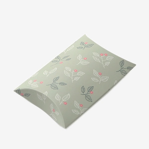 Florale kissenförmige Geschenkbox mit grünen Blattmustern und kleinen rosa Beeren-Motiven